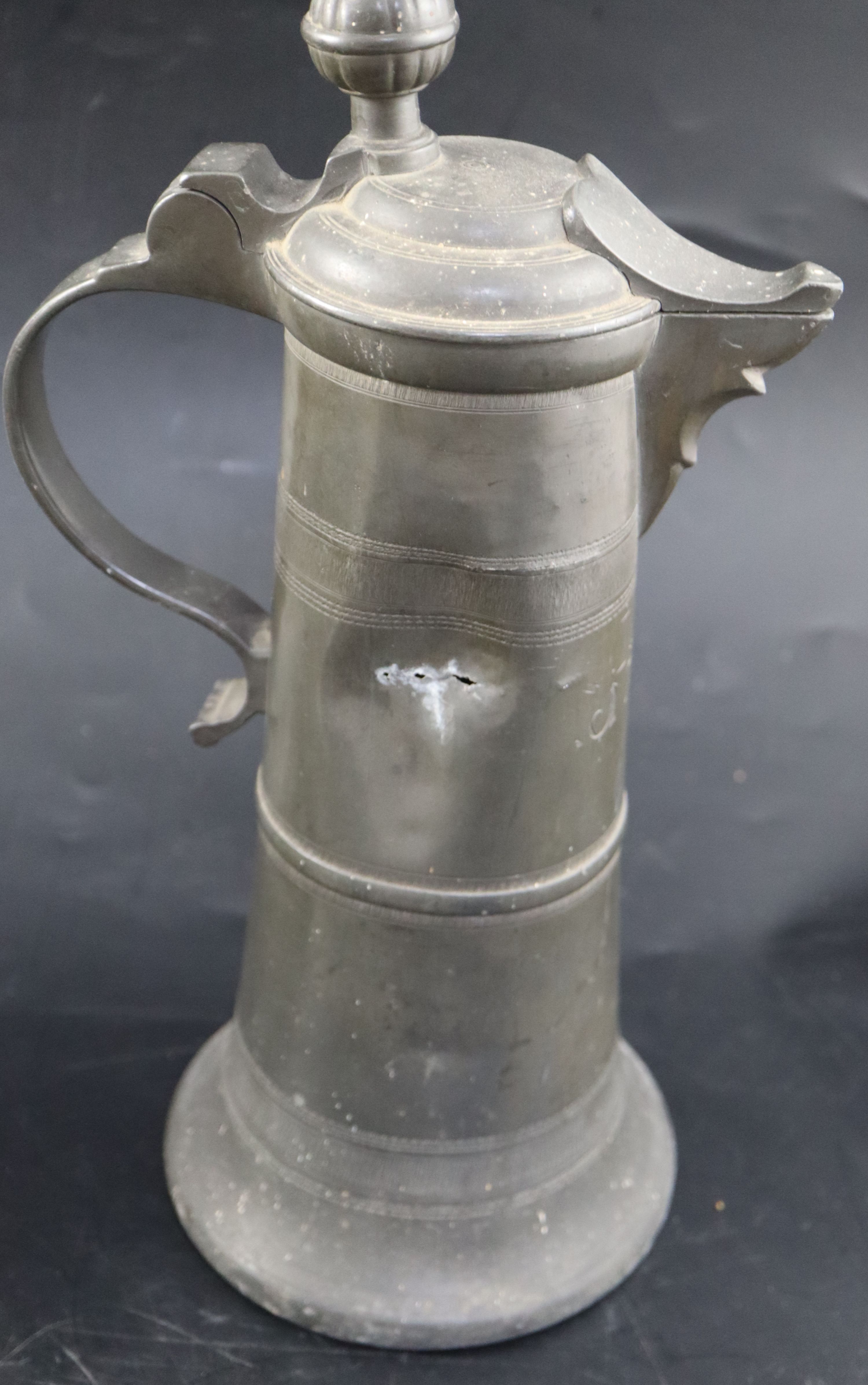 An 18th century Continental pewter flagon,